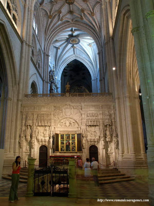 INTERIOR DE LA CATEDRAL. ACCESO A LA CRIPTA